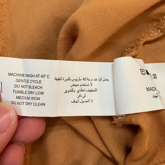 Bombay & Paisley capris. Caramel colored. Wide leg capri pants. Size Large. - Picture 9 of 11